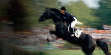 reitunfall reiterin turnier