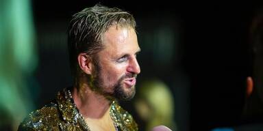 Hochmair schlüpft in jede Rolle.