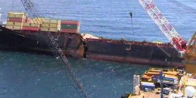 Bricht Containerschiff Rena auseinander?