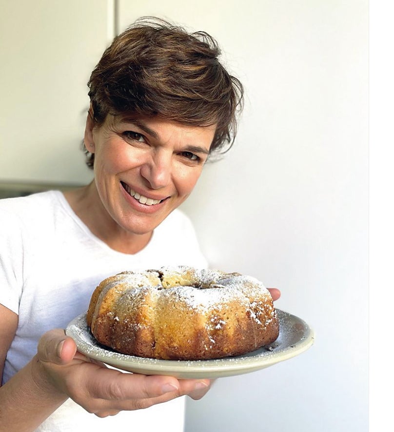 Politiker daheim auf Eiersuche