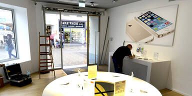 Rammbock-Bande rast in Elektroladen