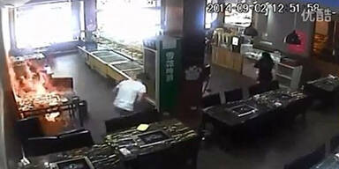 China-Grill: Frau geht in Flammen auf 