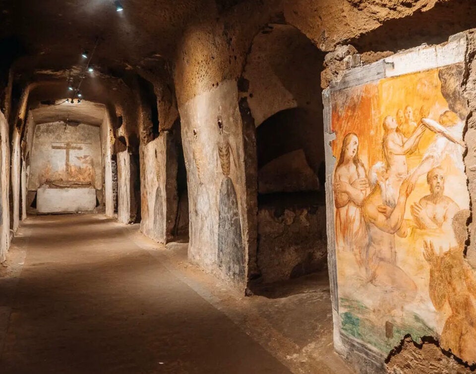 Sehenswert. Die Katakomben von San Gennaro sind die größten Neapels mit wunderschönen Fresken.