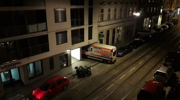 Opa ballerte mit Revolver auf Möbel