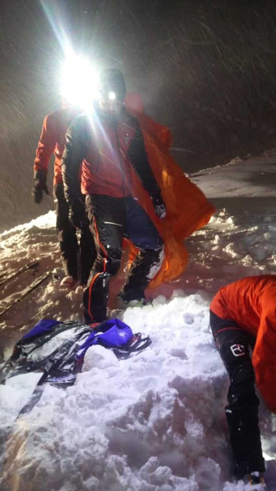 Skitourengeher nach fünf Stunden unter Lawine gerettet