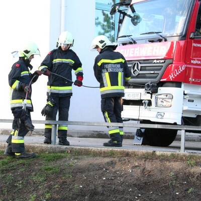 Krankenwagen blieb im Schlamm stecken