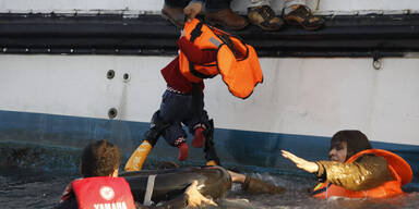 Flüchtlings-Boot mit 150 Menschen gekentert