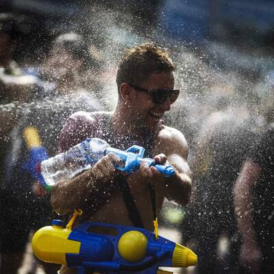 Riesen-Wasserschlacht in Bangkok