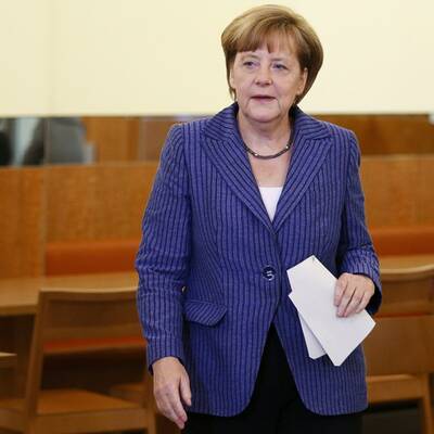 Bundeskanzlerin Angela Merkel gibt ihre Stimme ab