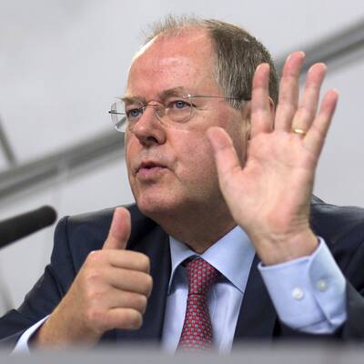 Peer Steinbrück fordert Angela Merkel heraus