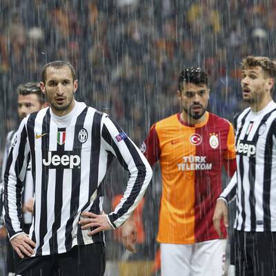 Starker Schneefall machte den Platz binnen Minuten unbespielbar