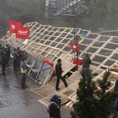 Polizisten hatten in der Nacht mindestens 165 Menschen verletzt