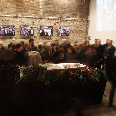 Tausende nehmen Abschied von ermordetem Kremlkritiker Nemzow