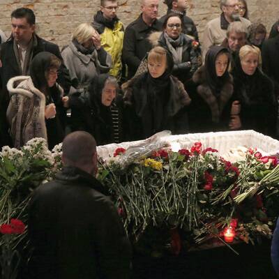 Tausende nehmen Abschied von ermordetem Kremlkritiker Nemzow
