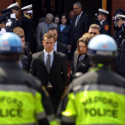 Hunderte Trauergäste verabschieden sich von Krystle Cambpell - Opfer der Boston-Anschläge.