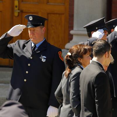 Hunderte Trauergäste verabschieden sich von Krystle Cambpell - Opfer der Boston-Anschläge.