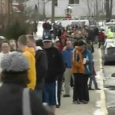 Schüler schießt in Cafeteria wild um sich