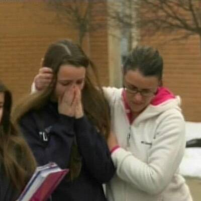 Schüler schießt in Cafeteria wild um sich