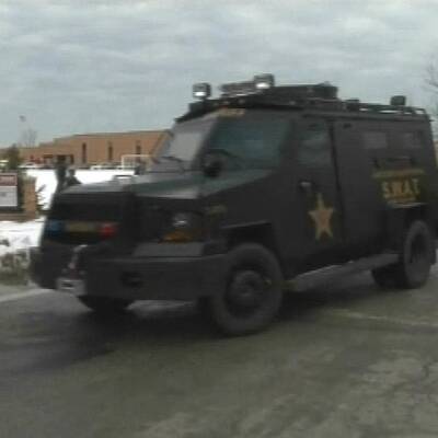 Schüler schießt in Cafeteria wild um sich