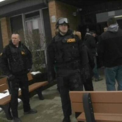 Schüler schießt in Cafeteria wild um sich