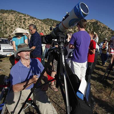 Spektakuläre Sonnenfinsternis in Asien & USA