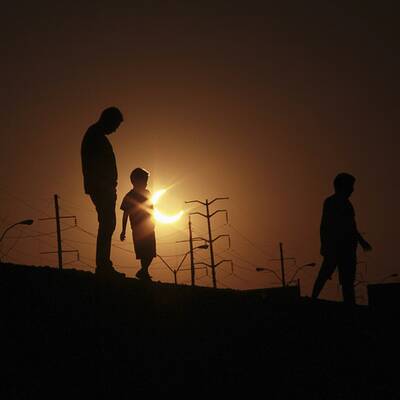 Spektakuläre Sonnenfinsternis in Asien & USA