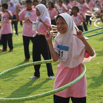 Neuer Weltrekord im Massen-Hula-Hoop 