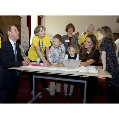 Kate kinderlieb: Sie übt schon fürs Baby