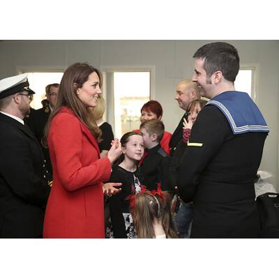 Herzogin lernt Kate-Puppe kennen