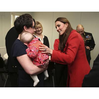 Herzogin lernt Kate-Puppe kennen