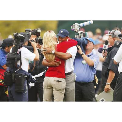 Lindsey Vonn & Tiger Woods turteln am Golfplatz