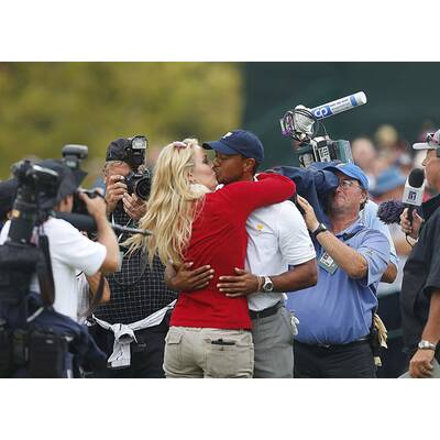 Lindsey Vonn & Tiger Woods turteln am Golfplatz