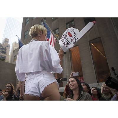 Miley Cyrus wieder halbnackt