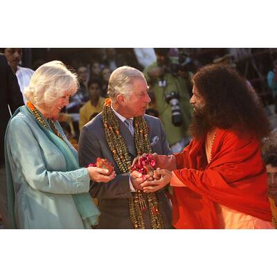 Charles & Camilla bei indischer Aarti Zeremonie