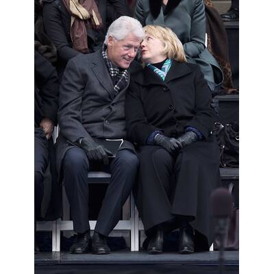 Hillary Clinton  zeigt sich mit Ponny zu Neujahr in New York 