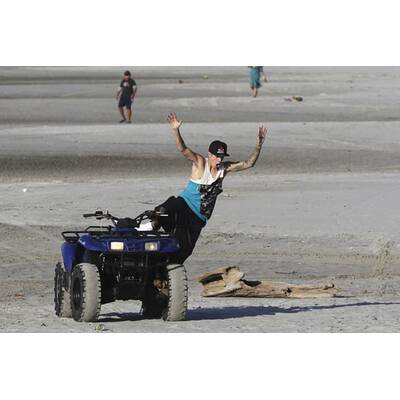 Justin Bieber fährt Quad in Panama