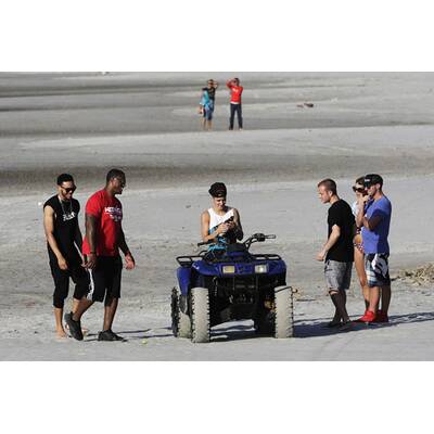 Justin Bieber fährt Quad in Panama