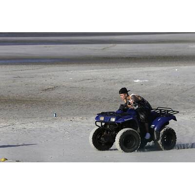 Justin Bieber fährt Quad in Panama