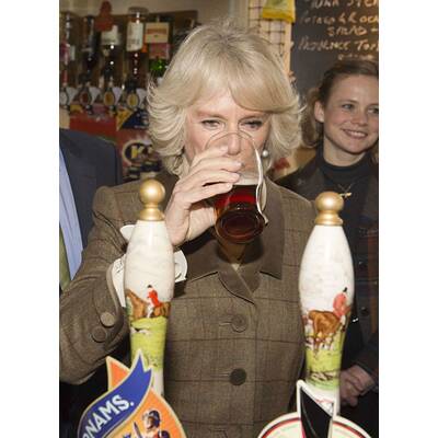Prinz Charles & Camilla im Pub