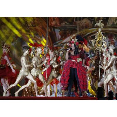 Stars und glamouröse Kostüme am Life Ball