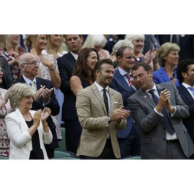 David Beckham führt Mama Sandra zu Tennismatch aus
