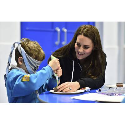Herzogin Kate zu Besuch bei den kleinen Pfadfindern