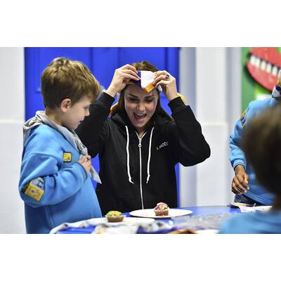 Herzogin Kate zu Besuch bei den kleinen Pfadfindern