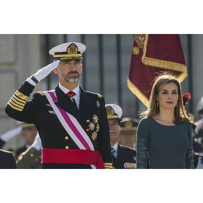 Königin Letizia & Felipe strahlen bei Militärparade