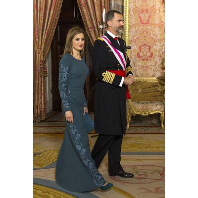 Königin Letizia & Felipe strahlen bei Militärparade