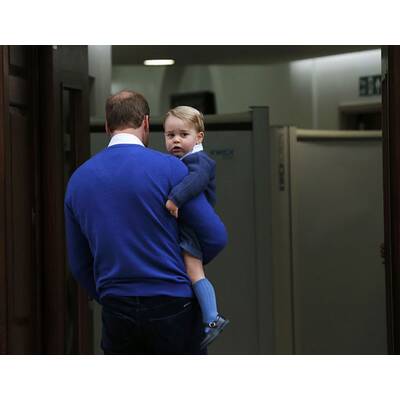 Prinz George auf dem Weg zu seiner Schwester