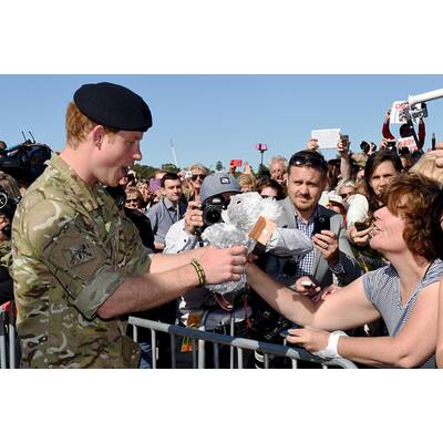 So überschwänglich wird Prinz Harry in Australien verabschiedet