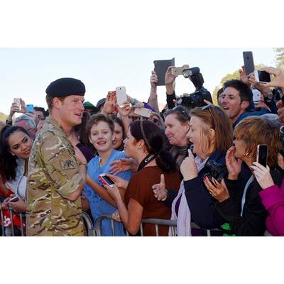 So überschwänglich wird Prinz Harry in Australien verabschiedet