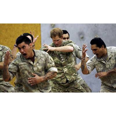 Prinz Harry lernt in Neuseeland Maori-Tanz