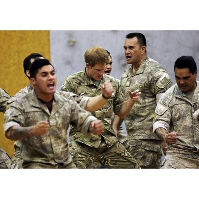 Prinz Harry lernt in Neuseeland Maori-Tanz